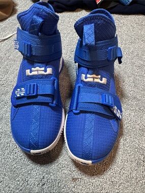 LeBron Nike Boys' Royal Blue Strap High-Top Sneakers